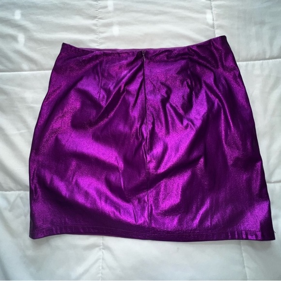Superdown Metallic Skirt Revolve - Picture 4 of 6
